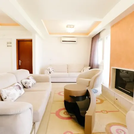 Mira Mare Beachfront 펜션 네아 스키오니