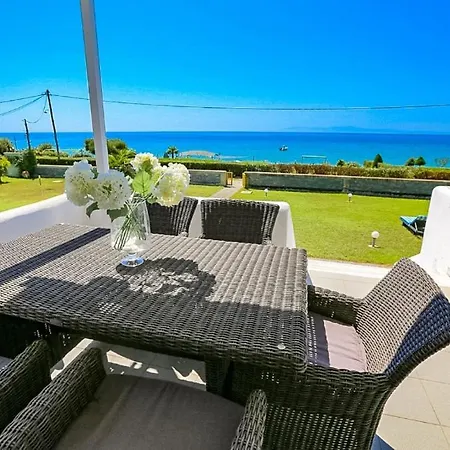Mira Mare Beachfront 펜션 네아 스키오니