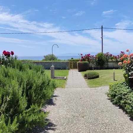 Mira Mare Beachfront Semesterbostad