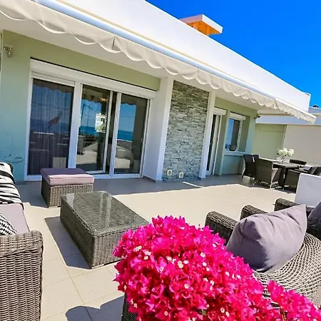 Mira Mare Beachfront *