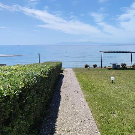 Mira Mare Beachfront Feriehus Nea Skioni