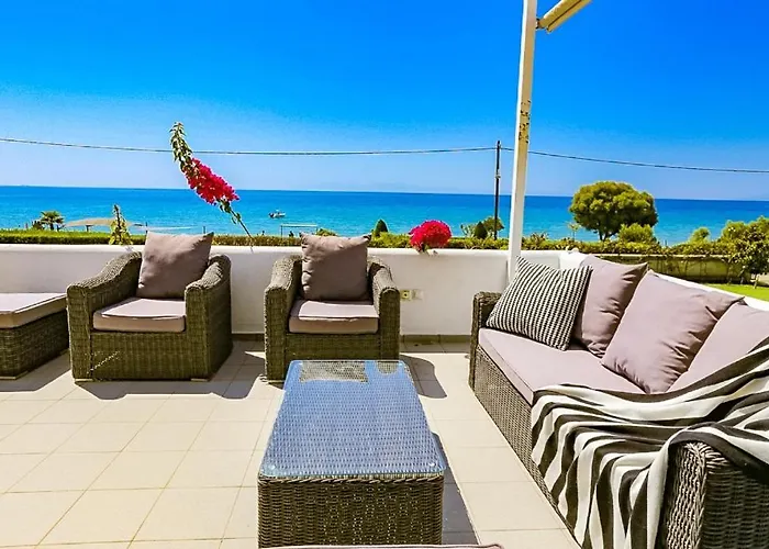 Mira Mare Beachfront * Néa Szkióni